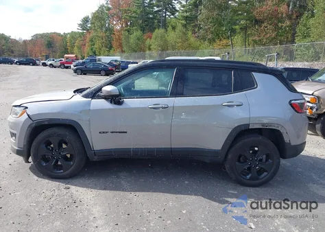 2019 Jeep Compass Altitude 4X4 z USA, uszkodzony, nr VIN 3C4NJDBB5KT593059